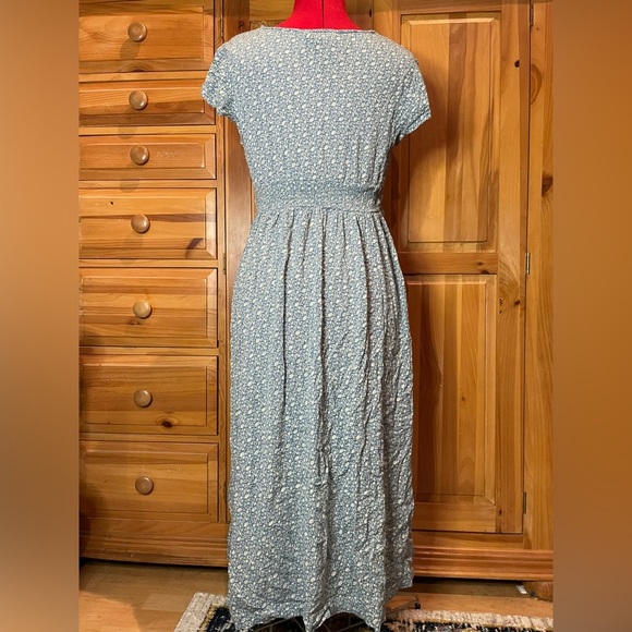 April Cornell with Dainty Lace Collar and Tiny flowers - Picture 3 of 9